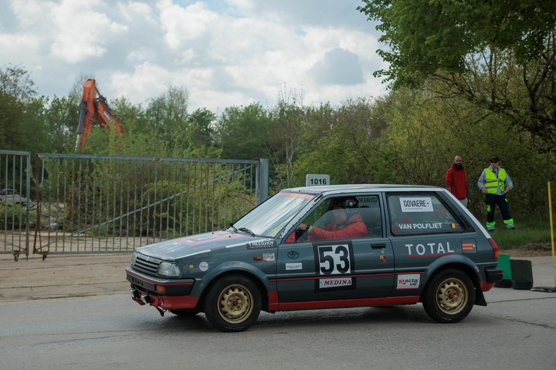 2L4B2001.jpg