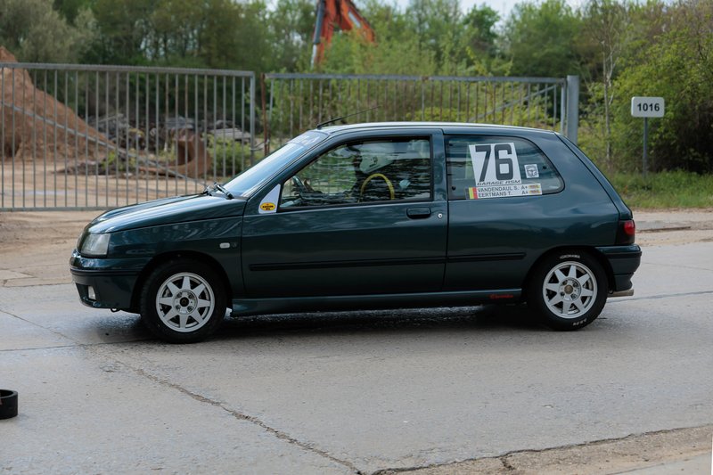 2L4B2023.jpg