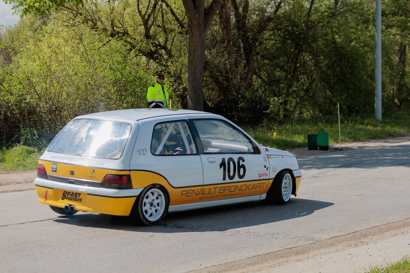 2L4B2049.jpg