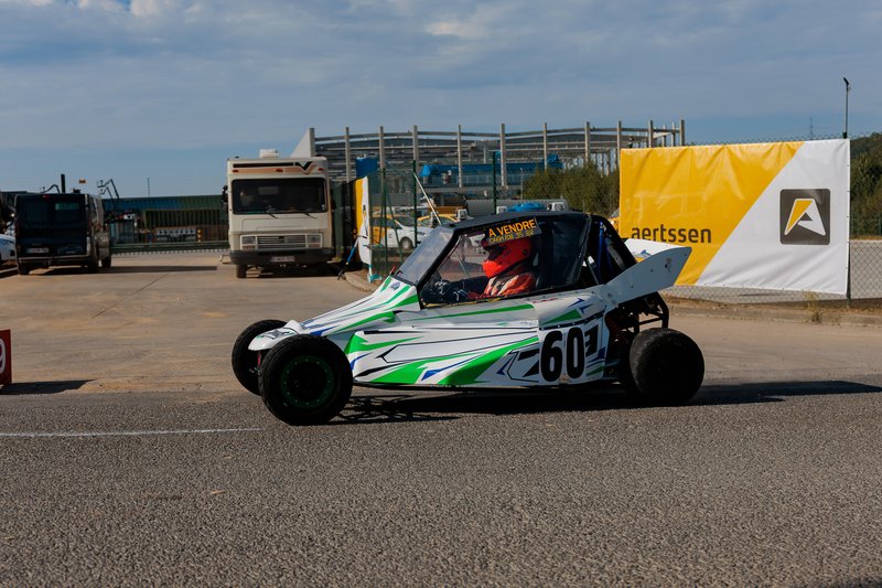 2L4B9398.jpg